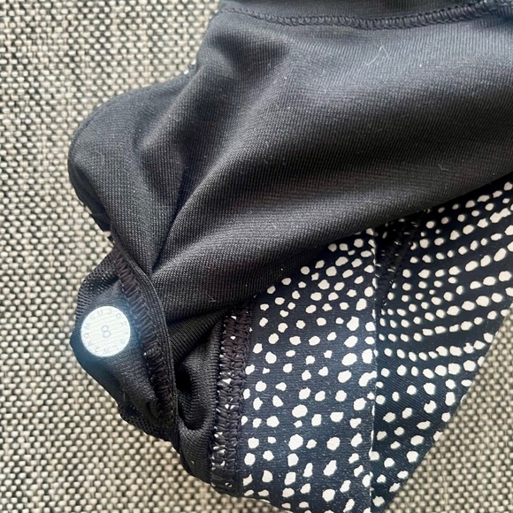 Lululemon Sports Bra Mesh Back Size 8 - Picture 3 of 3